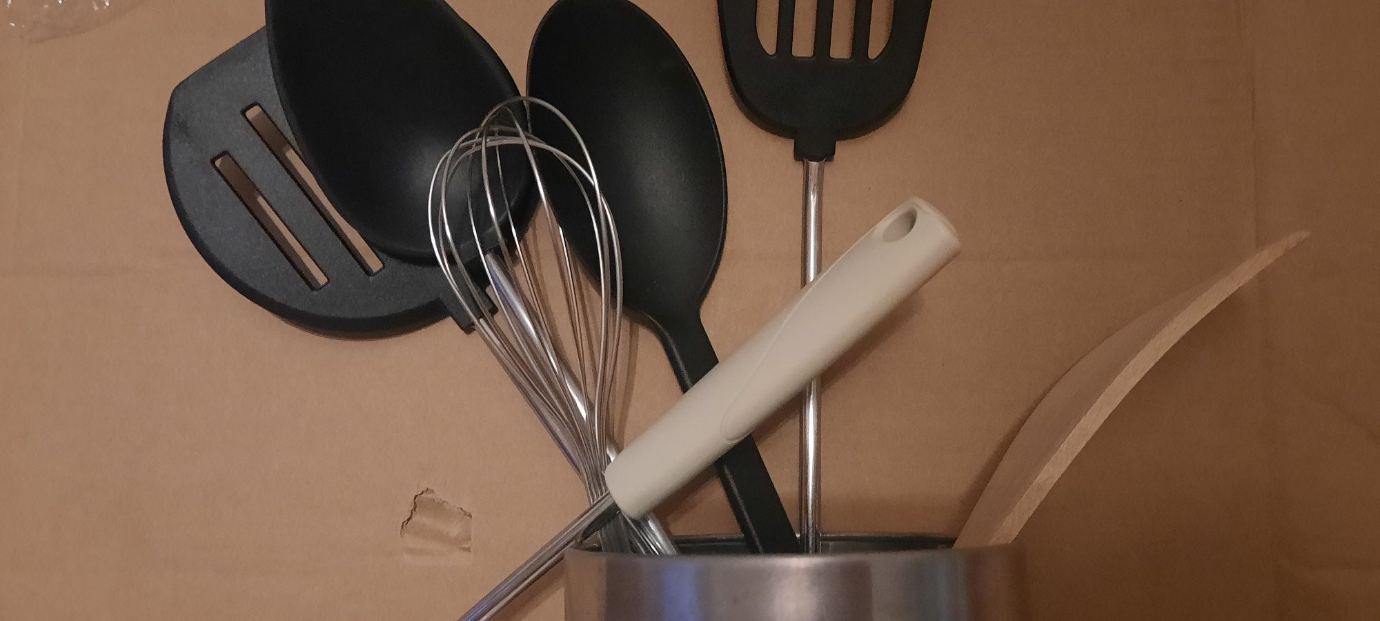 Utensilios de cozinha com suporte em inox