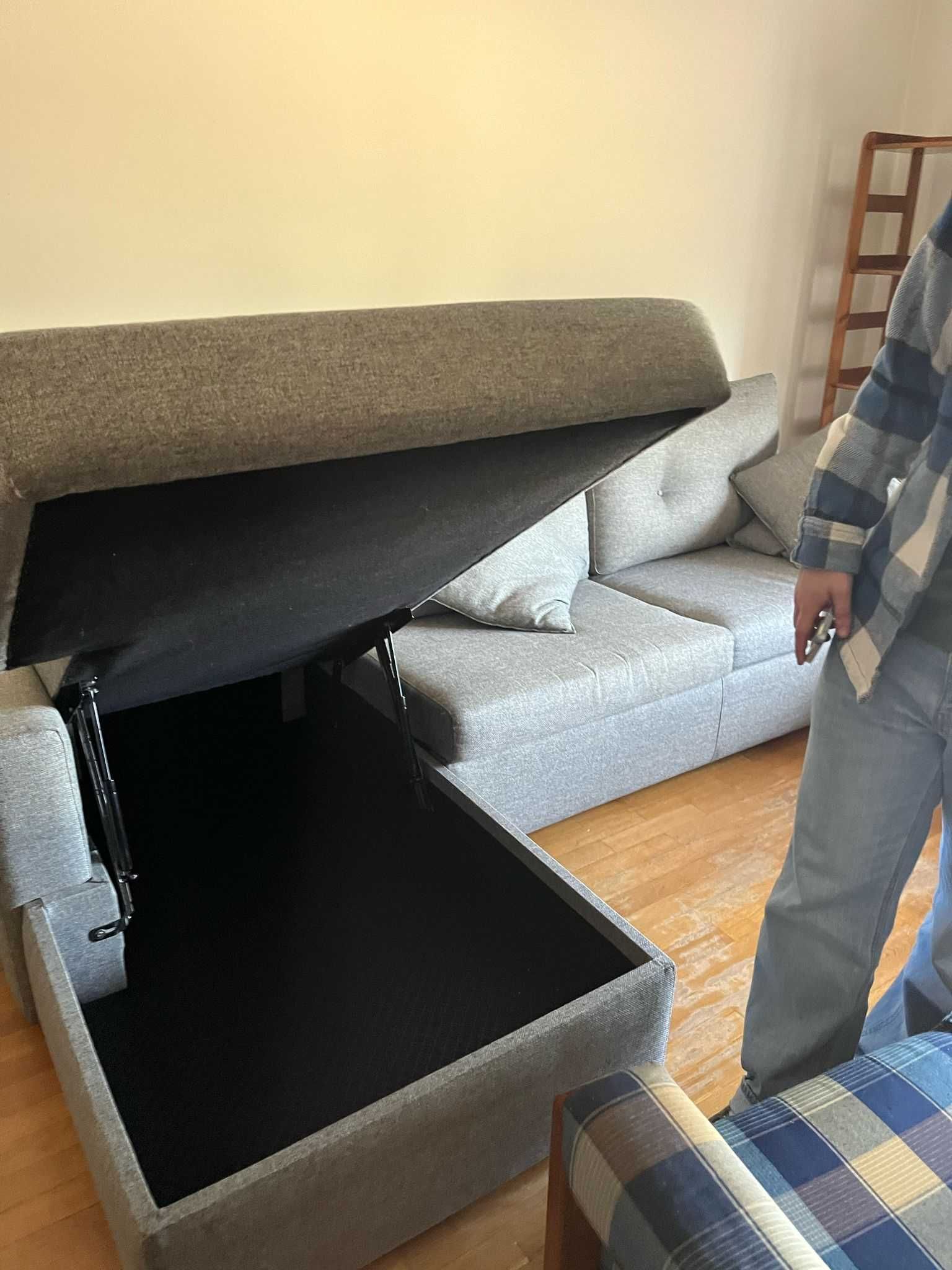 Sofá Cinzento com Chaise Longue – Como Novo | Vira-Cama + Arrumação