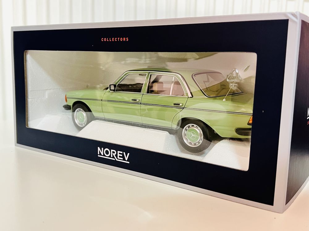 Mercedes-Benz 200 W123 „beczka” full open zielony Norev 1/18