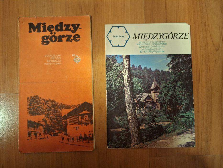 Dwa Foldery Międzygórze z około 1969 r. i lat 80. Rozkładane z mapą