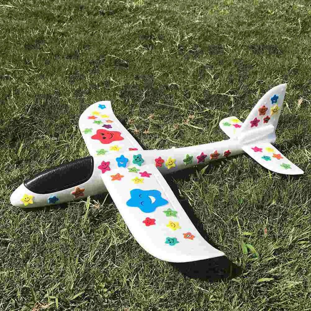 Літак-планер із фарбами