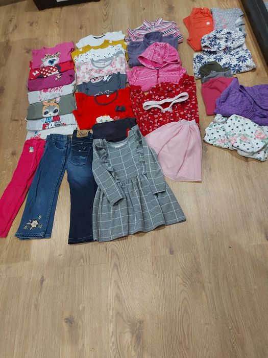 Paka dla dziewczynki rozm 98/104- 23 szt