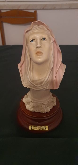 Vendo duas estatuetas antigas