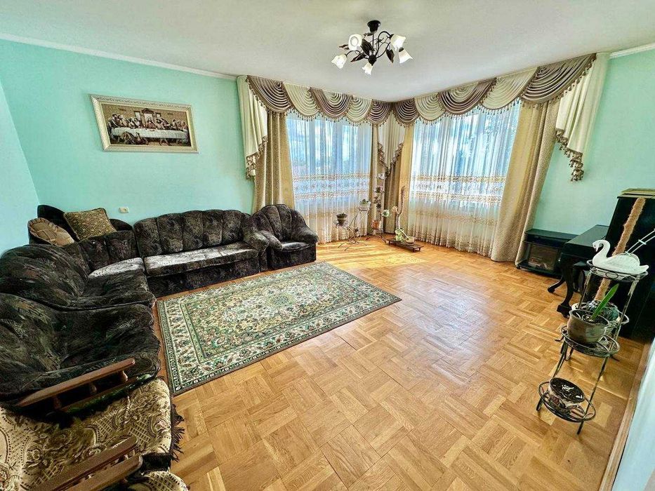 Продаж частини будинку з ділянкою у м.Дрогобич (вул. Довбуша)