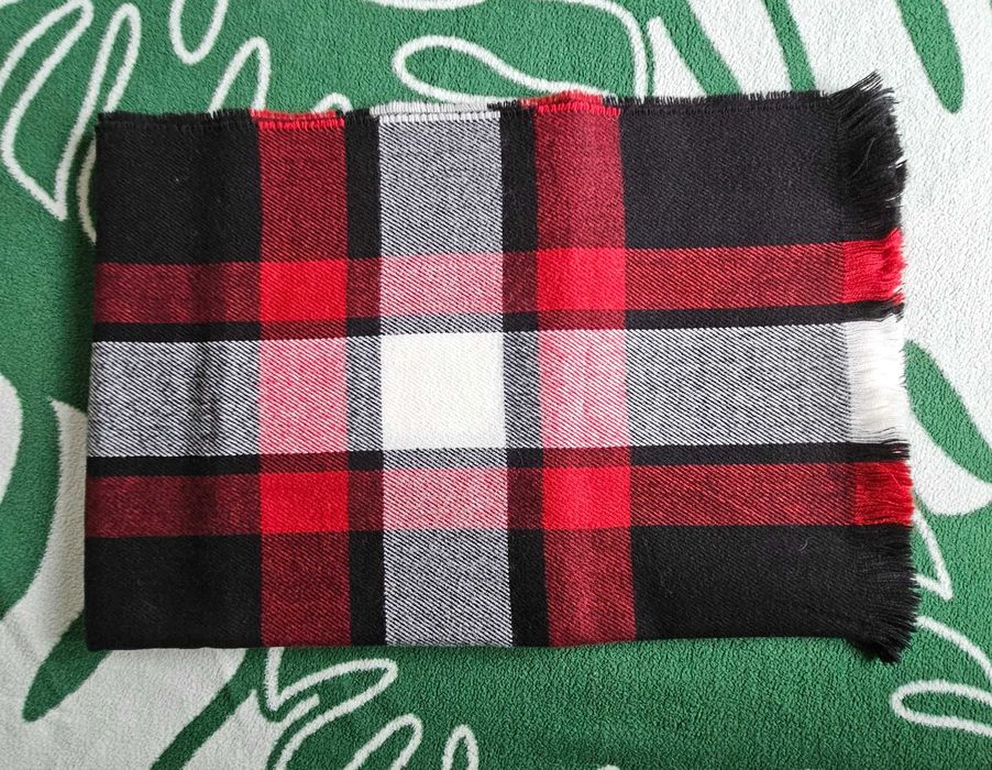 Szalik szal w kratkę paski 4 szt.