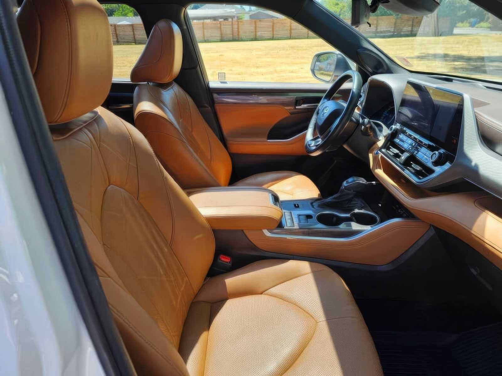 2021 Toyota Highlander Hybrid Platinum