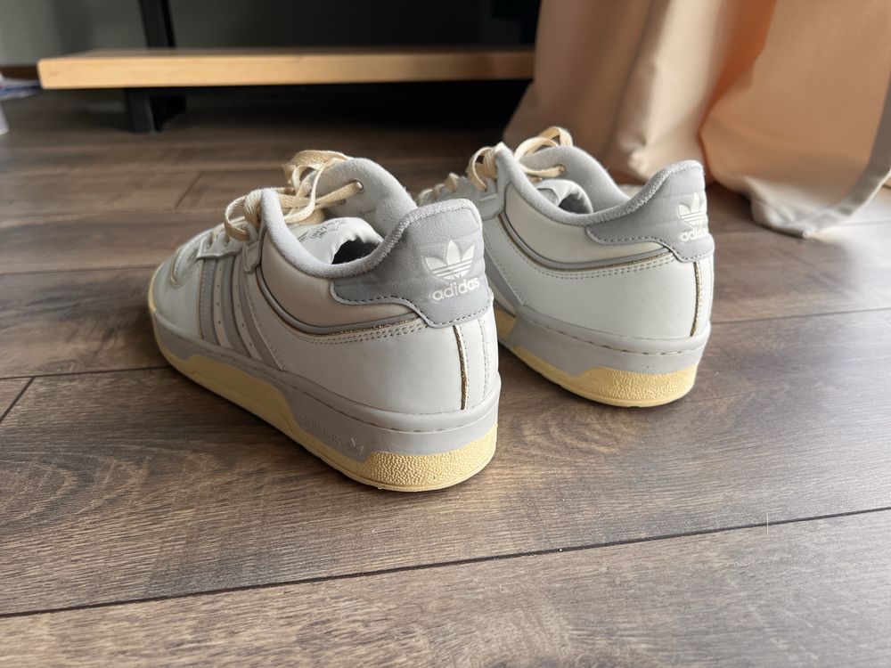 Кросівки adidas rivalry low , rivarly low , 44,5 розмір , 10/5 us