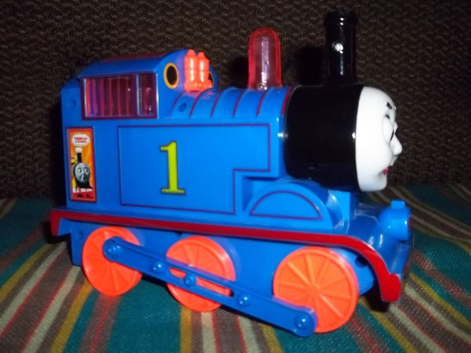 PREZENT lokomotywa Tomek jeździ, świeci, gwiżdże jak ciuchcia