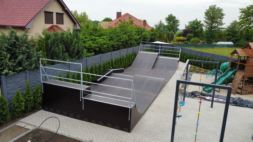 Backyard skatepark - mega rozbudowana minirampa FLYBOX