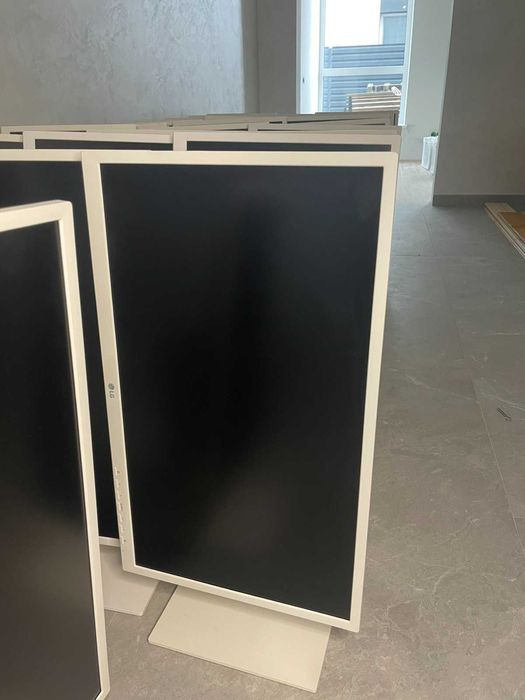 LG 24BK550Y White 24 дюйми для роботи та навчання є кількість
