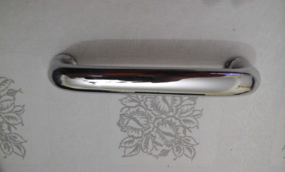 Puxador cromado em latão