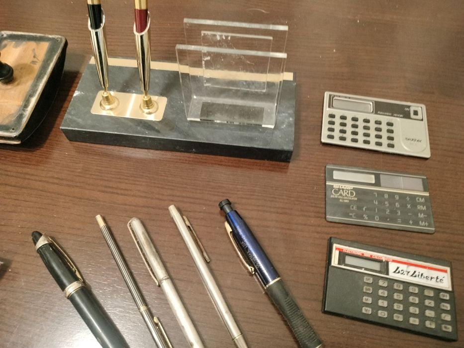 Material de secretária antigo decoração canetas etc.