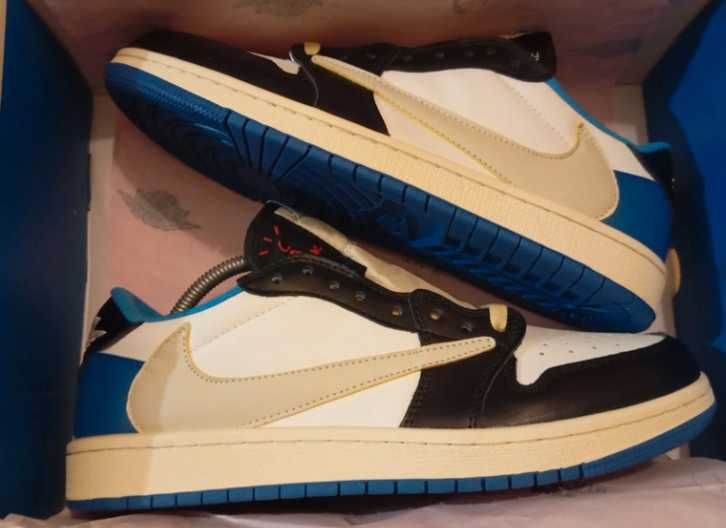 Jordan 1 Retro Low OG SP
Fragment x Travis Scott   R.40/25