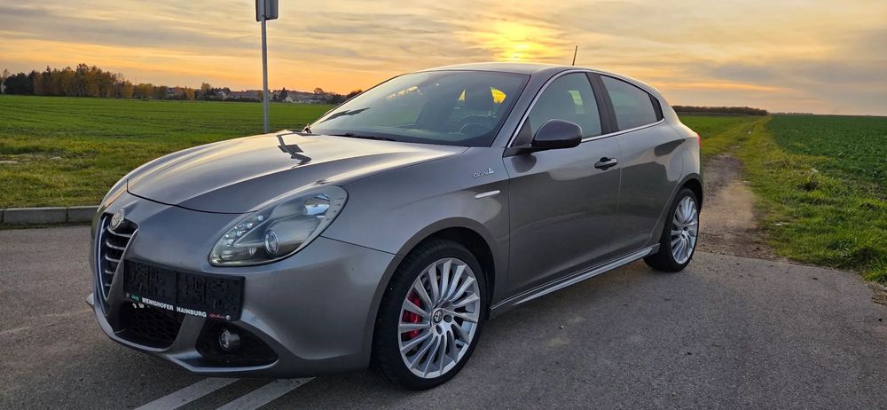 Alfa Romeo Giulietta 1.4 T-jet 120 Qv line 2015  Brembo  Alcantara