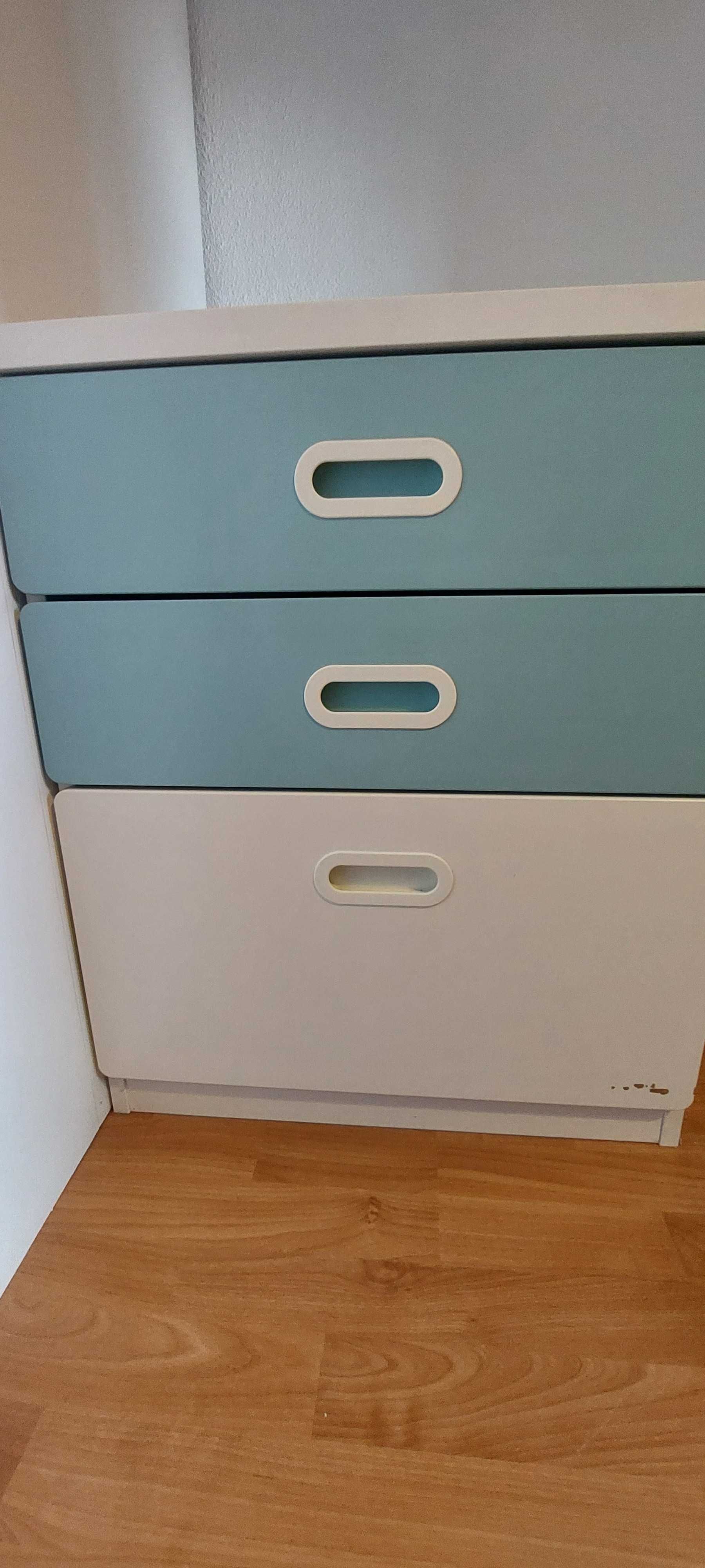 Estrutura cama, roupeiro, secretaria e estante - IKEA