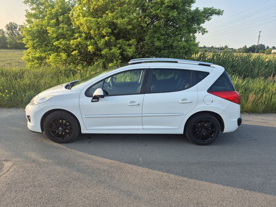 Peugeot 207SW 1,6Hdi exlusive chromy panorama hak tempomat klima zamia