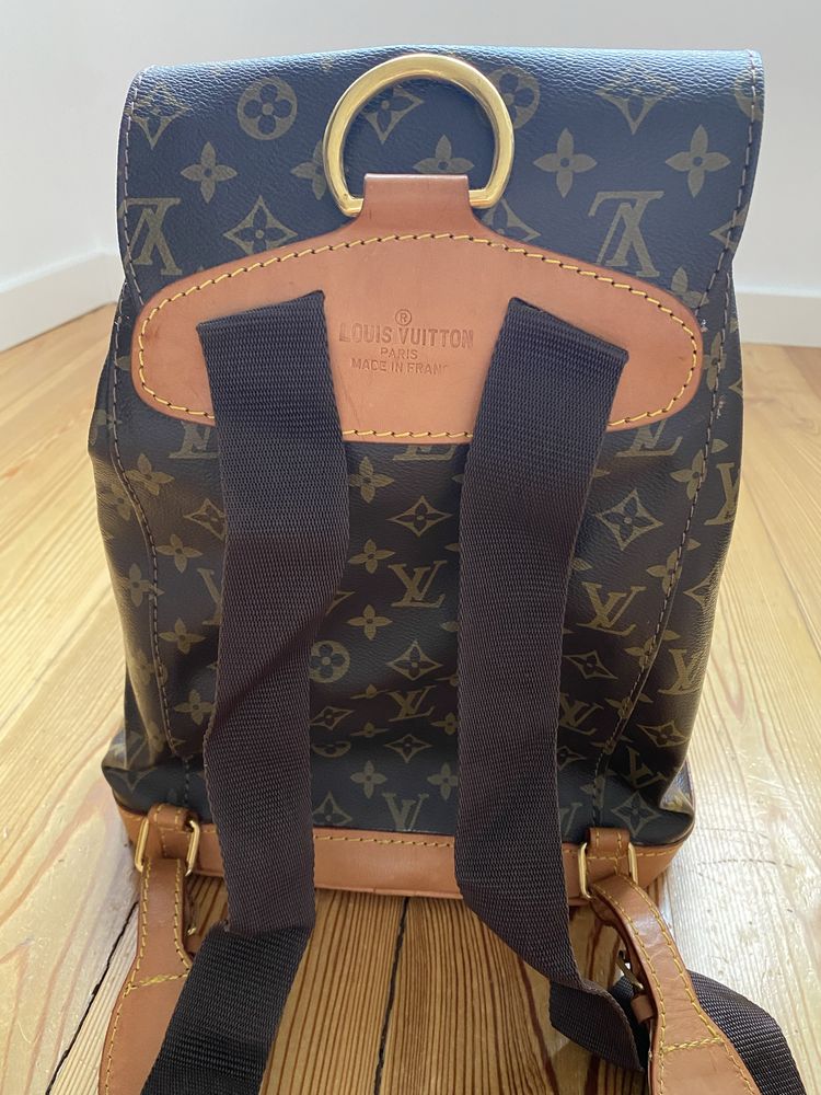 Mochila com padrão Luis Vuitton