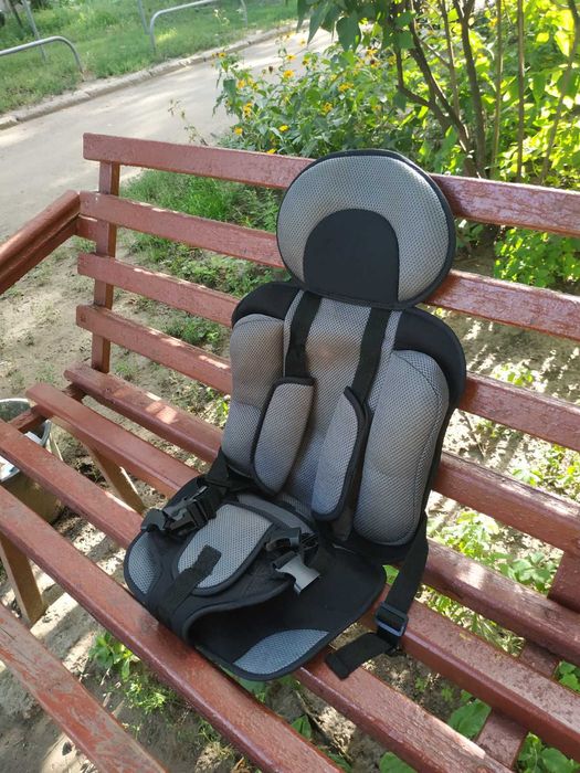 Продам детское бескаркасное автокресло для детей от 1 до 5 лет