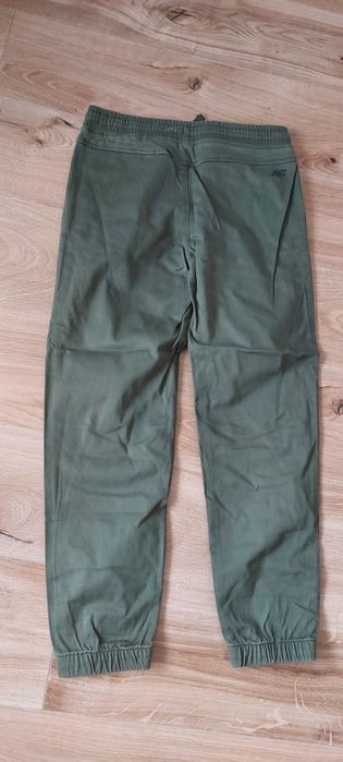 3 pary spodnie joggery 4F Reserved rozm. 157