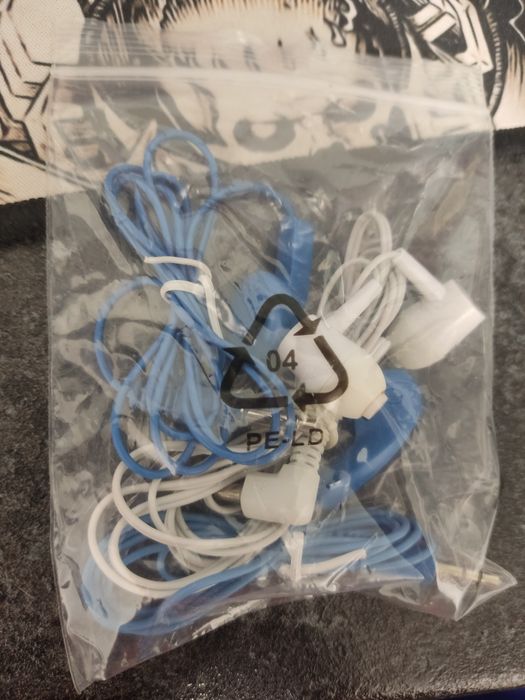 Пачка навушників нові