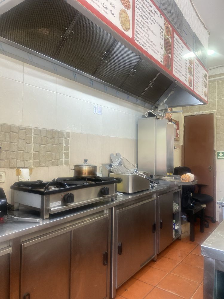 vende doner kebab e restaurante no coração do Cacem (perto da estação)