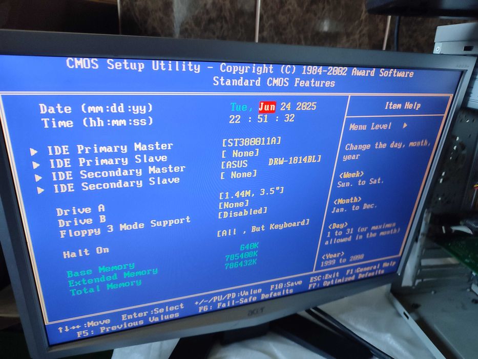 Komputer GIGABYTE GA-8IR533 grafika radeon 9200 muzyczna realtek