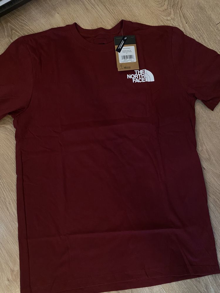 The North Face Box NSE t-shirt in burgundy