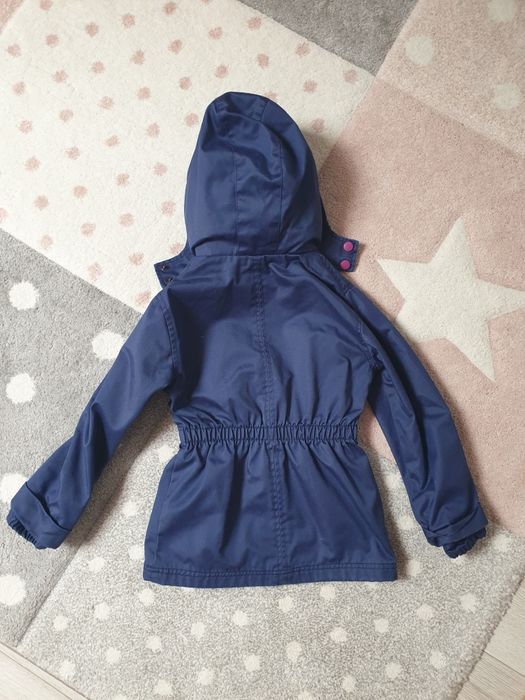 Bardzo fajna cienka kurtka dla dziewczynki rozmiar 110/116