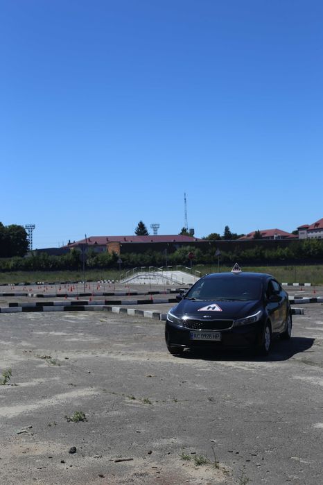 Автоінструктор, приватні уроки водіння (категорія В)