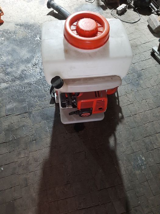 Оприскувач бензиновий бензорозпилювач