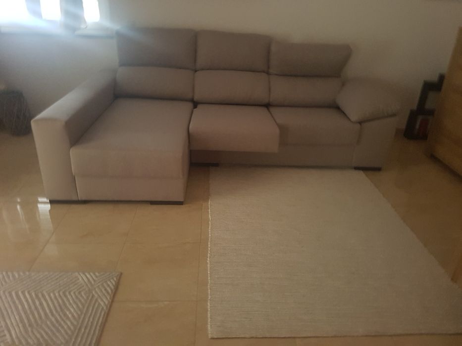 Sofa com chaise longue à esquerda em tecido ,novo