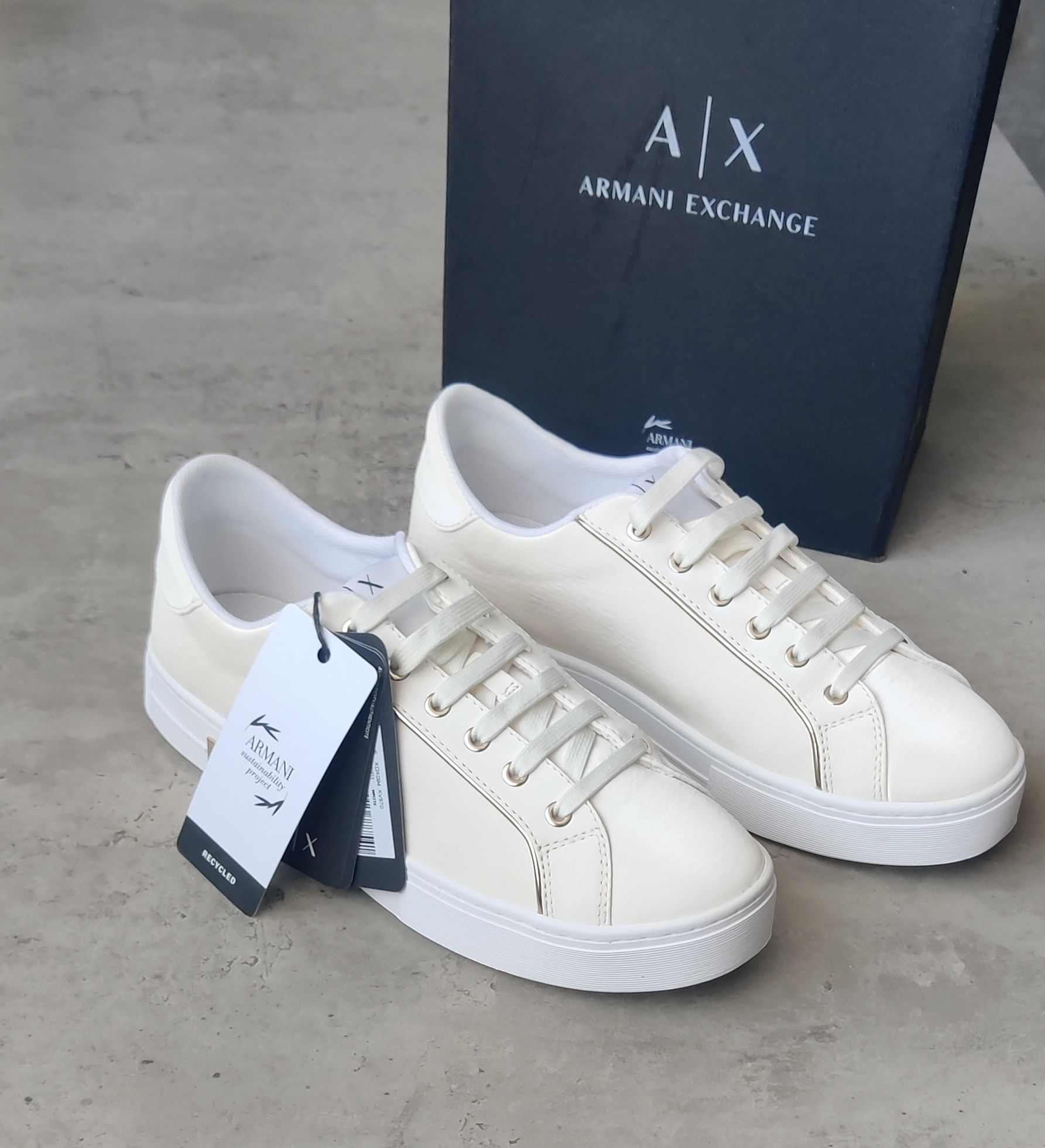 Молочні кеди від Armani Exchange розмір 40