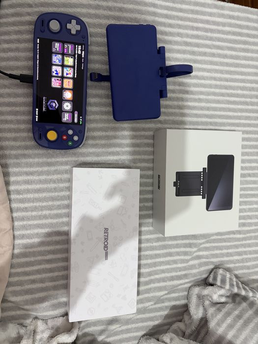 Retroid Pocket 5 com acessorio de Dual Screen como novo
