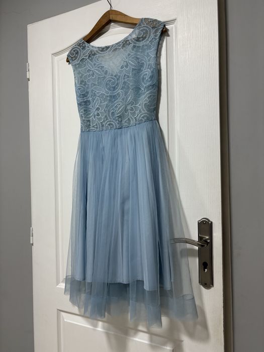 Вечірні сукні кожна по 200 грн