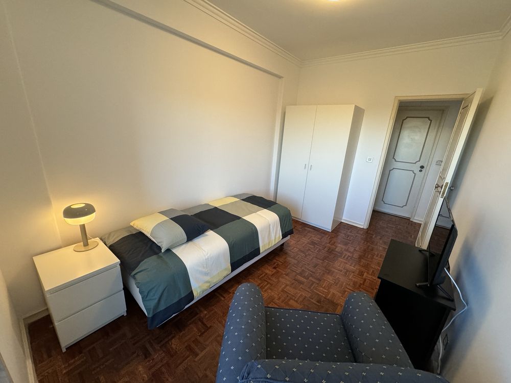 Quarto Benfica despesas incluidas - perto CC Colombo