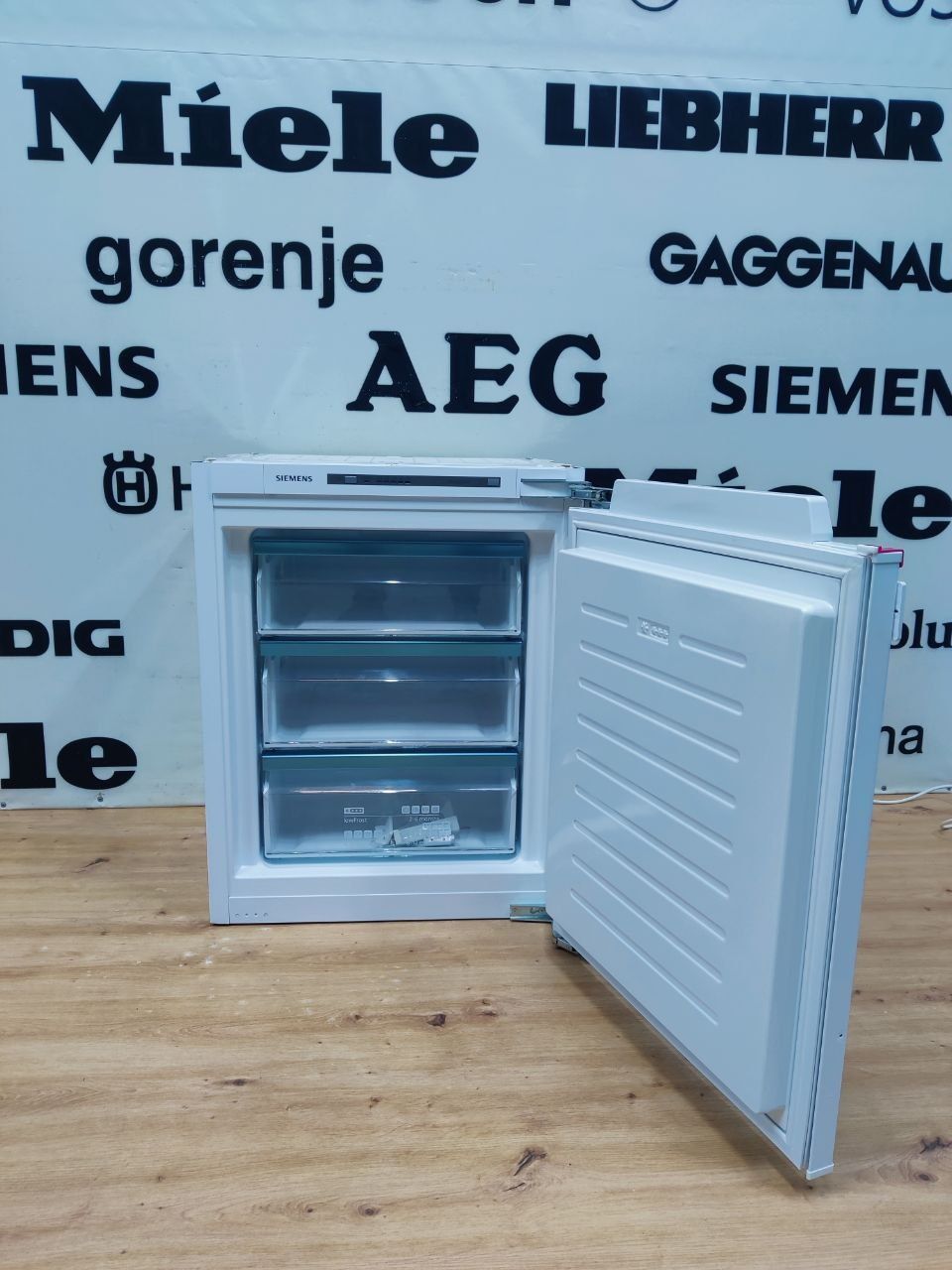 Виставковий зразок. Вбудована морозильна камера SIEMENS GI11VAF30. DE.
