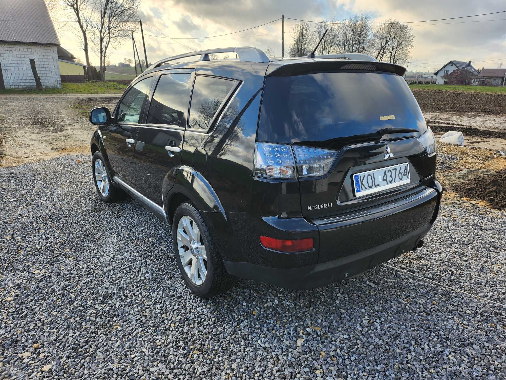 Outlander 2 4x4 skóra Xenon nawigacja 7 osob