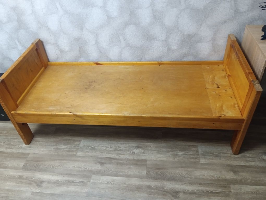 Кровать с матрасом
