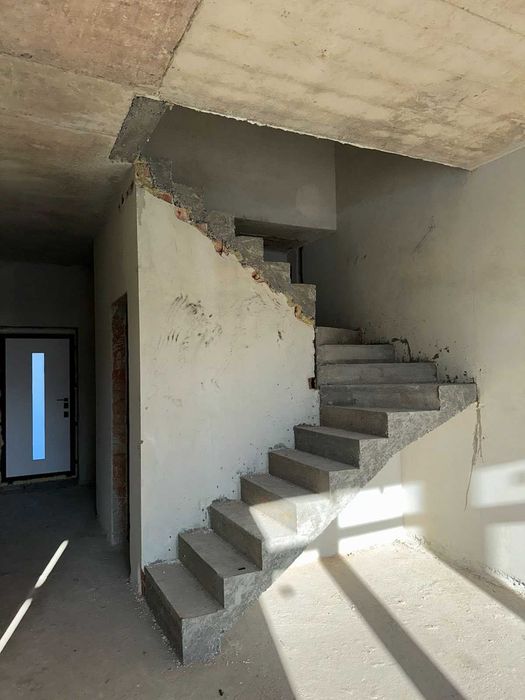 Продаж будинку у Львові