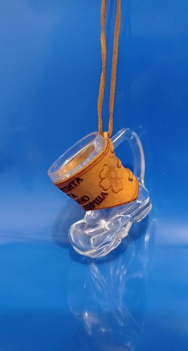 Рюмка-сувенир в натуральной коже с кожаным шнурком
