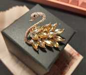 Piękna broszka łabędź kryształki Swarovski  Boże Narodzenie Gwiazdka