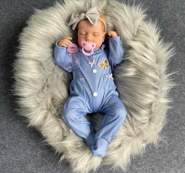 Nowa realistyczna lalka typu Reborn śpiący bobas z akcesoriami