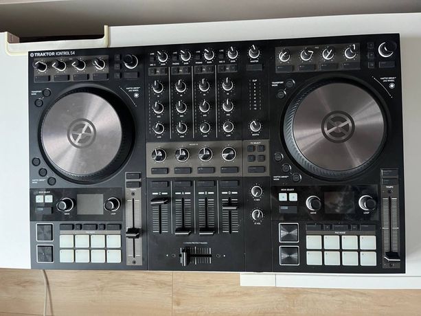 Native Instruments Traktor Kontrol S4 MK3 + Torba UDG