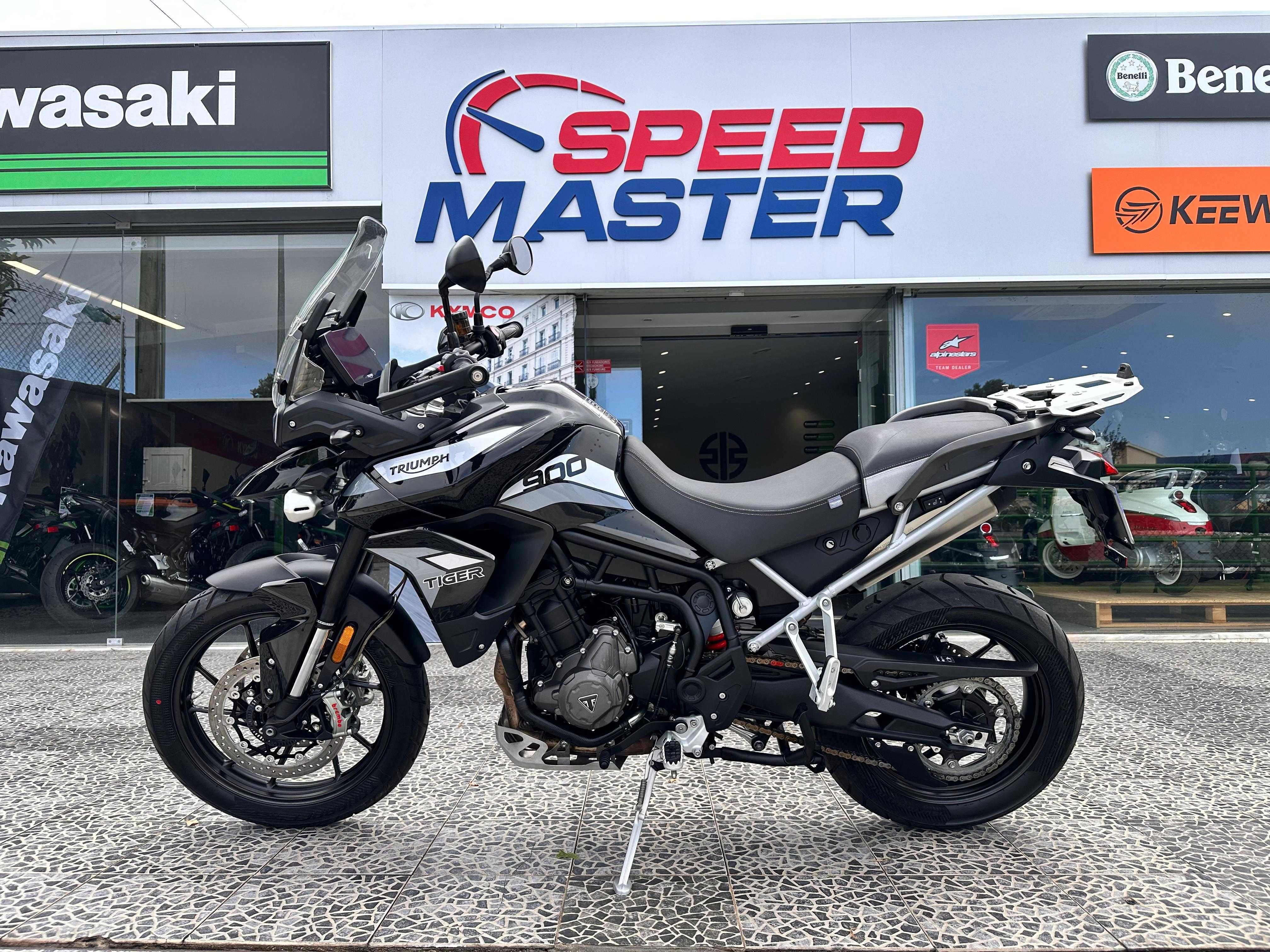 Triumph tiger 900