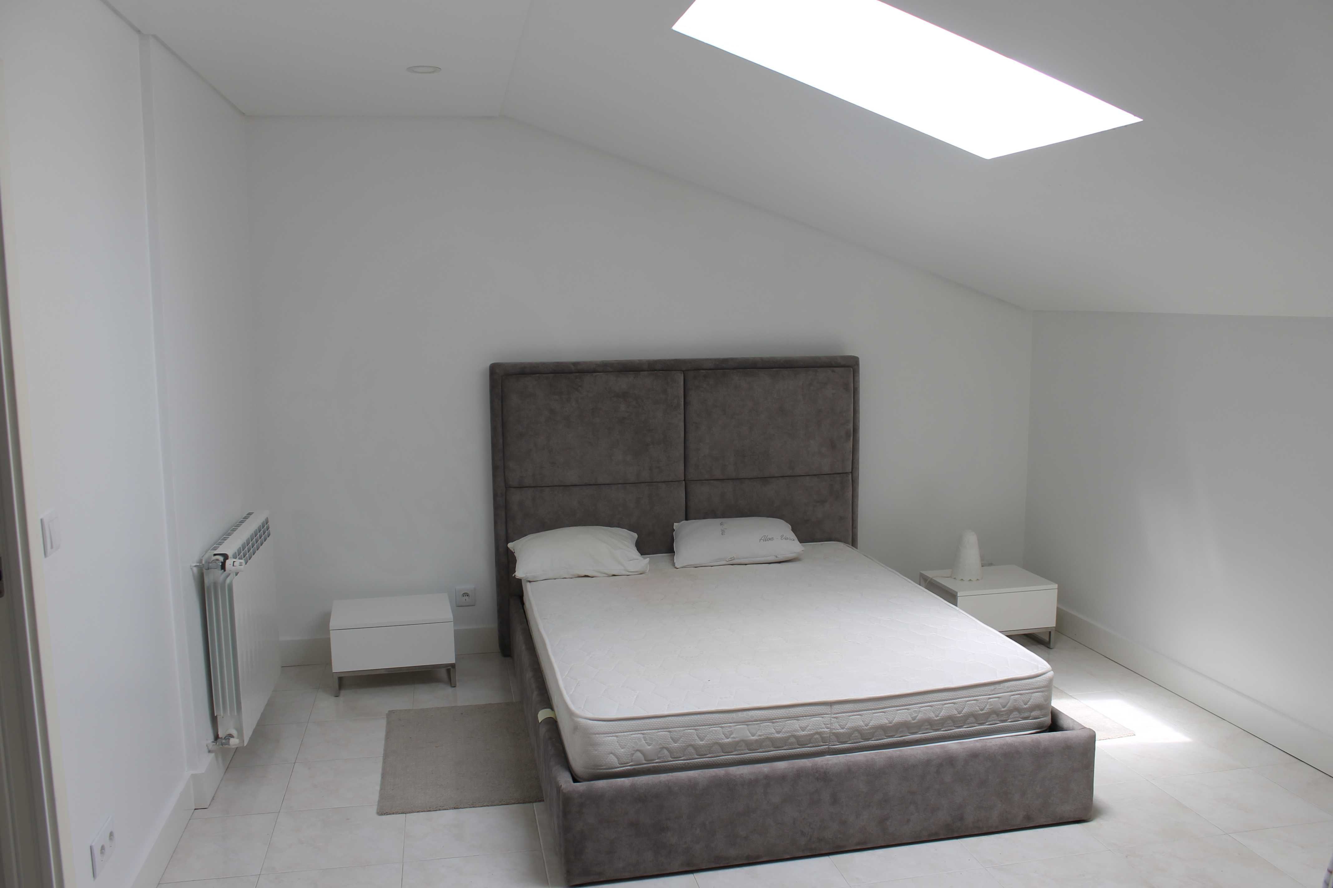 Apartamento Duplex T4 com Garagem Privada – Tapada das Mercês, Sintra