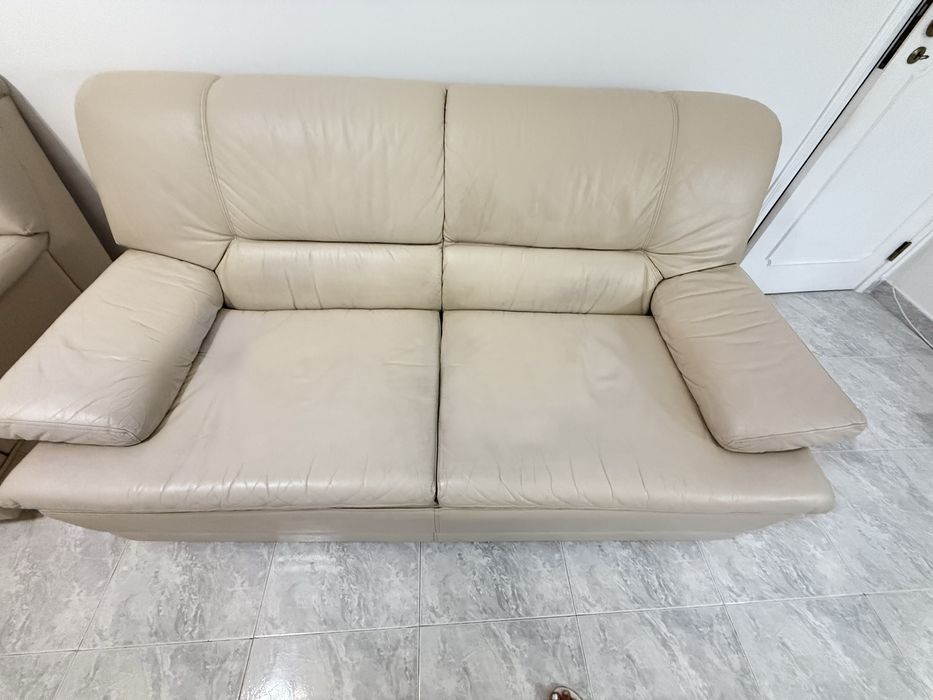 Sofás em PELE  cor creme