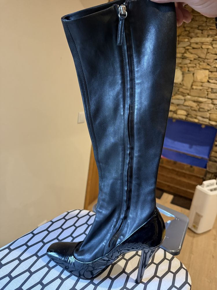Botas de cano alto em pele