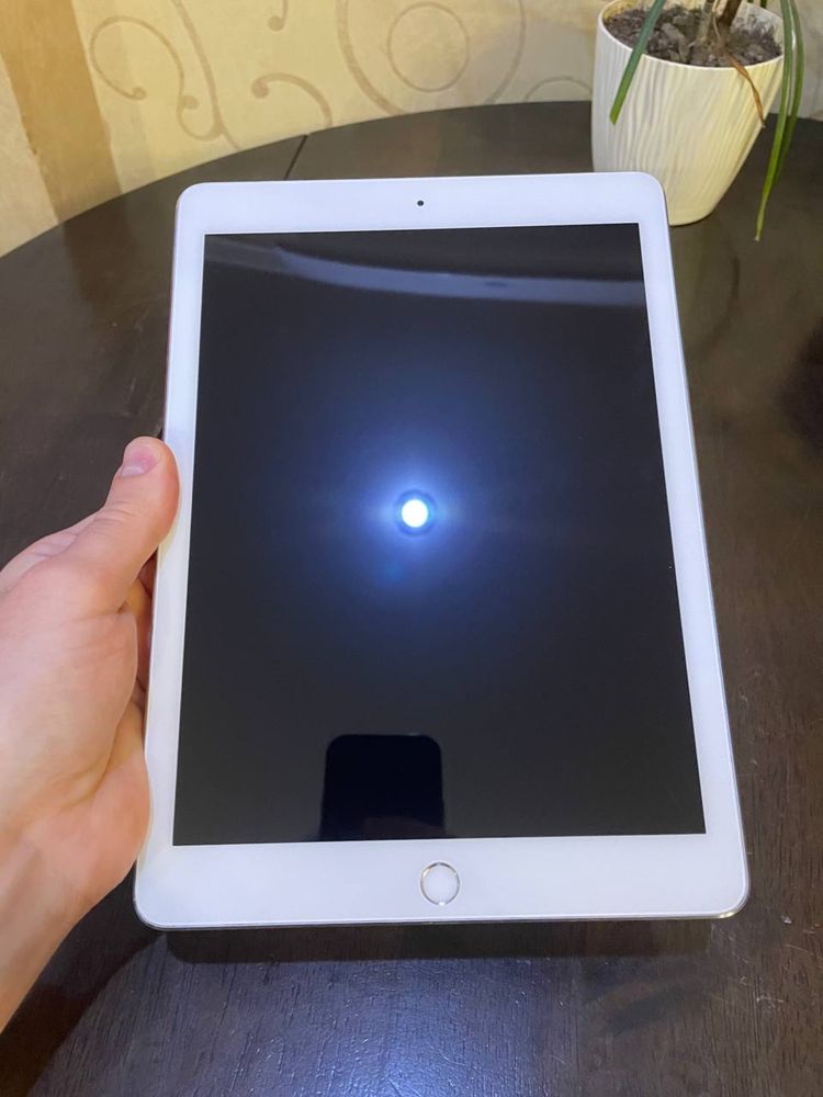 Apple iPad Pro 9.7 32Gb Silver Wi-Fi