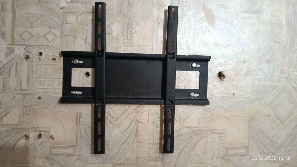 Продам настенное железное крепление для тв, состояние идеальное