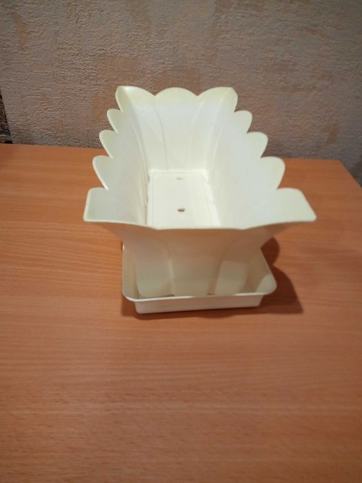 Продам ёмкость для цветов.